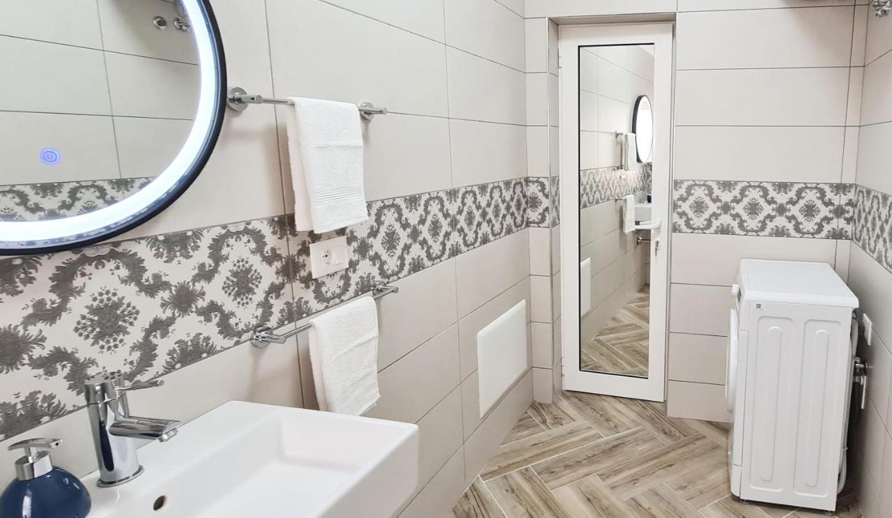 Apartamento 2V1 - Blloku Zy Tirana Exterior foto