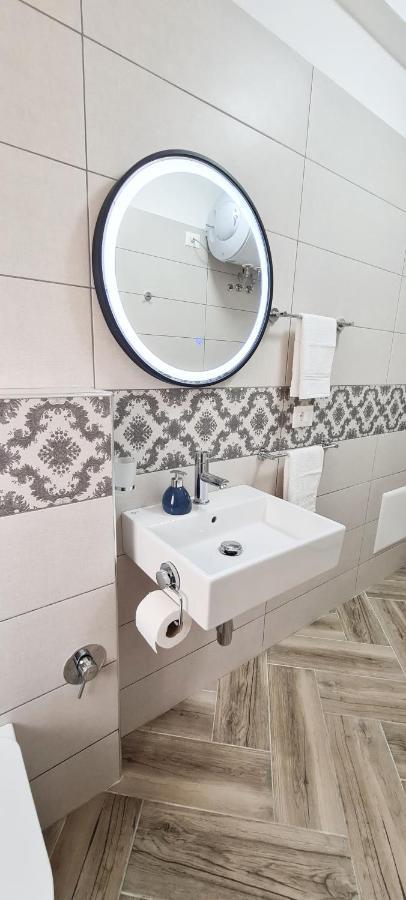 Apartamento 2V1 - Blloku Zy Tirana Exterior foto