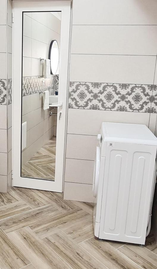 Apartamento 2V1 - Blloku Zy Tirana Exterior foto