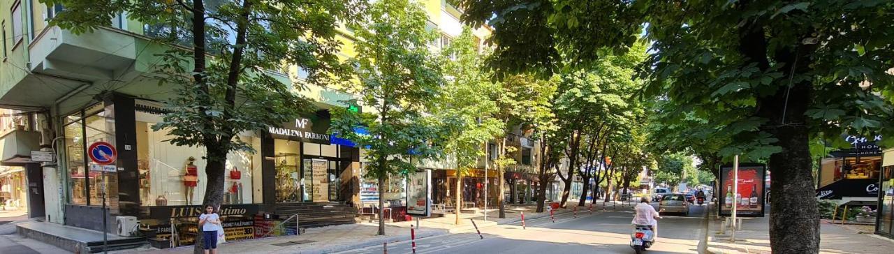 Apartamento 2V1 - Blloku Zy Tirana Exterior foto